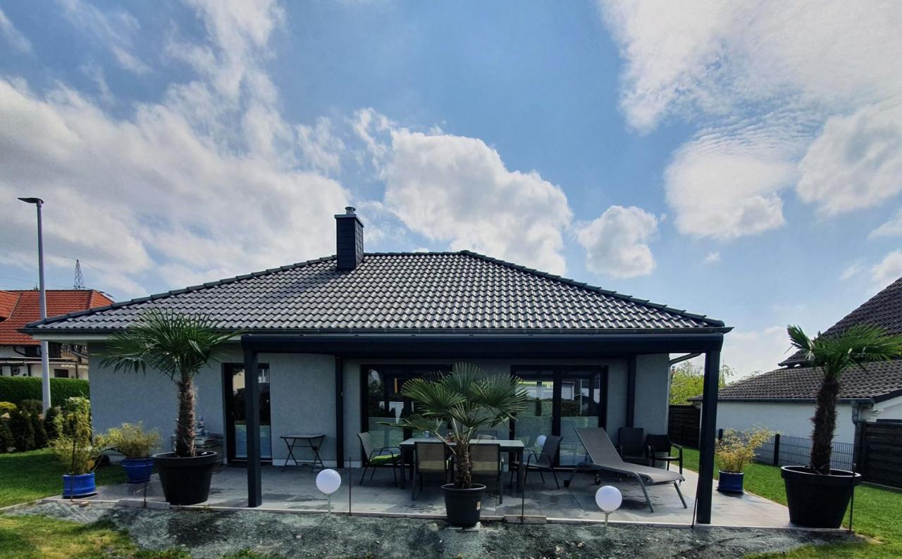 großzügige Unterkunft mit Terrasse Oberbrechen Exterior foto