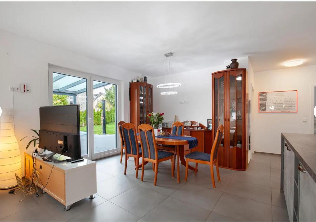 großzügige Unterkunft mit Terrasse Oberbrechen Exterior foto